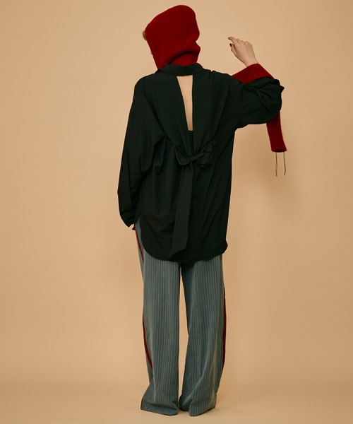 uyu.（ウユ）の「バックオープンリボンオーバーシャツ（シャツ/ブラウス・レディース・ブラック/グレー/ホワイト/ホワイト×ブラック・FREE）」の21枚目の写真