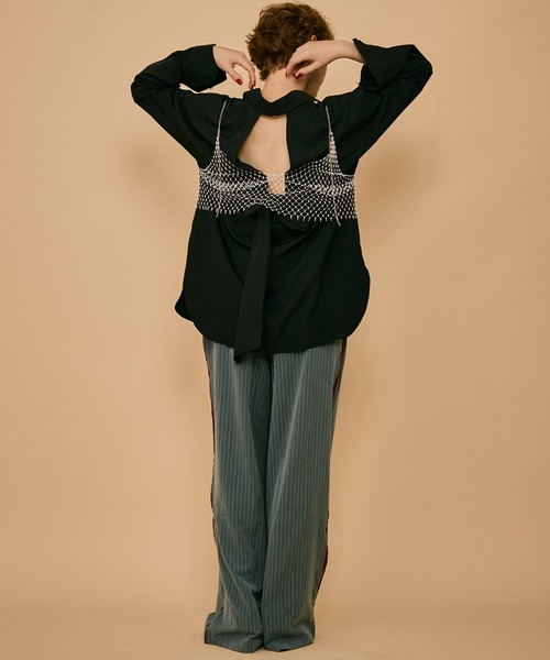 uyu.（ウユ）の「バックオープンリボンオーバーシャツ（シャツ/ブラウス・レディース・ブラック/グレー/ホワイト/ホワイト×ブラック・FREE）」の11枚目の写真