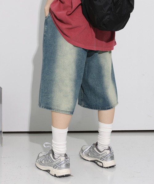 FOLLOWIN（フォロウィン）の「[UNISEX][K-Fashion流行アイテム] ヴィンテージウォッシングミッドライズ5部丈ハーフデニムパンツ（デニムパンツ・レディース・ブルー・LARGE/SMALL/MEDIUM）」の9枚目の写真