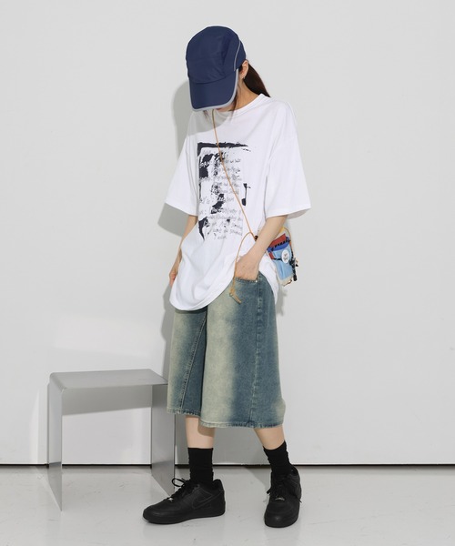 FOLLOWIN（フォロウィン）の「[UNISEX][K-Fashion流行アイテム] ヴィンテージウォッシングミッドライズ5部丈ハーフデニムパンツ（デニムパンツ・レディース・ブルー・LARGE/SMALL/MEDIUM）」の7枚目の写真