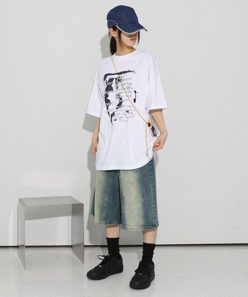 FOLLOWIN（フォロウィン）の「[UNISEX][K-Fashion流行アイテム] ヴィンテージウォッシングミッドライズ5部丈ハーフデニムパンツ（デニムパンツ・レディース・ブルー・LARGE/SMALL/MEDIUM）」の5枚目の写真