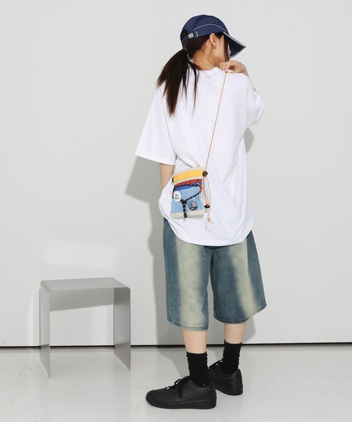 FOLLOWIN（フォロウィン）の「[UNISEX][K-Fashion流行アイテム] ヴィンテージウォッシングミッドライズ5部丈ハーフデニムパンツ（デニムパンツ・レディース・ブルー・LARGE/SMALL/MEDIUM）」の4枚目の写真