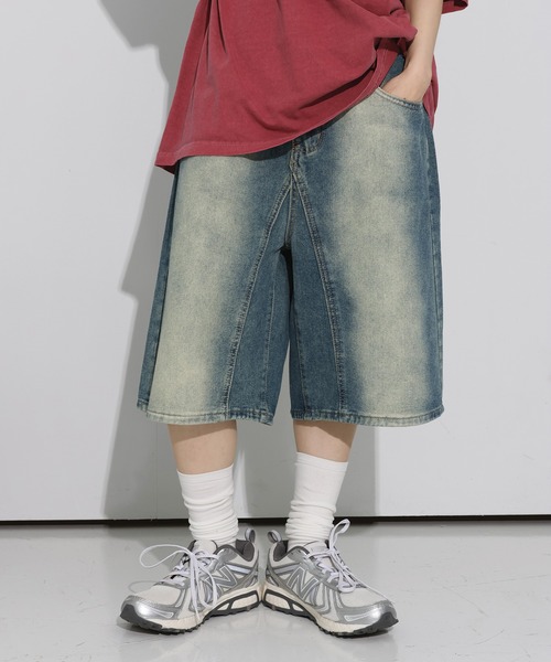 FOLLOWIN（フォロウィン）の「[UNISEX][K-Fashion流行アイテム] ヴィンテージウォッシングミッドライズ5部丈ハーフデニムパンツ（デニムパンツ・レディース・ブルー・LARGE/SMALL/MEDIUM）」の20枚目の写真