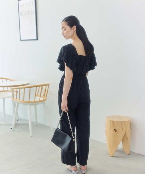 fifth(フィフス)の「フリルギャザーオールインワン(つなぎ/オールインワン・レディース・ベージュ/ブラック/ブルーグレー・M)」の4枚目の写真