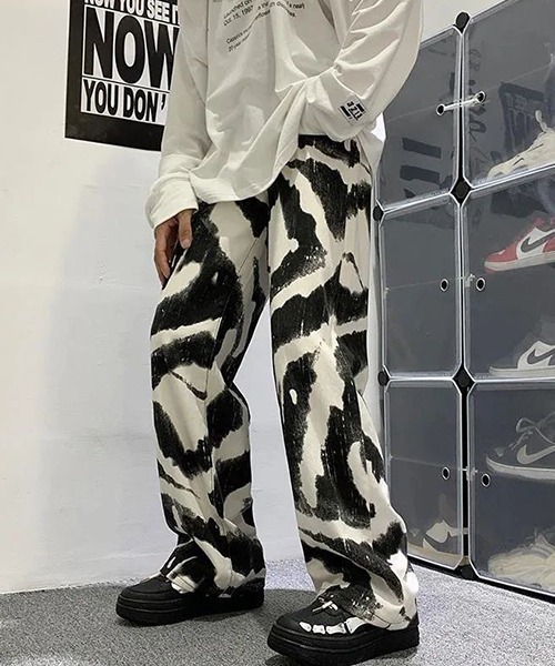 VIBGYOR（ヴィブジョー）の「【WARAIJOGO】ペンキペイント風デザインワイドストレートパンツ(NEZ)（その他パンツ・メンズ・ブラック/ブルー・FREE）」の8枚目の写真