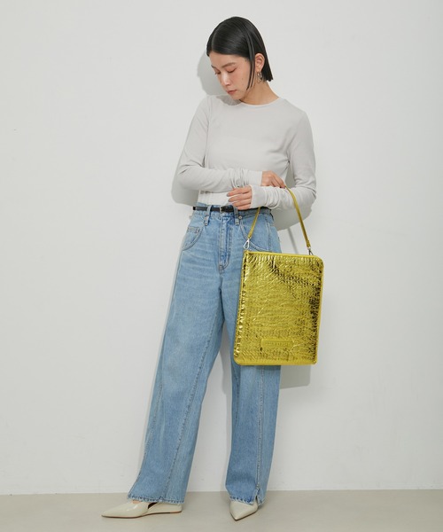 ADAM ET ROPE'(アダムエロペ)の「【サステナブル】メタリック2WAYタブレットケース(ショルダーバッグ・レディース・ブラック/パープル/シルバー/イエロー・FREE)」の9枚目の写真