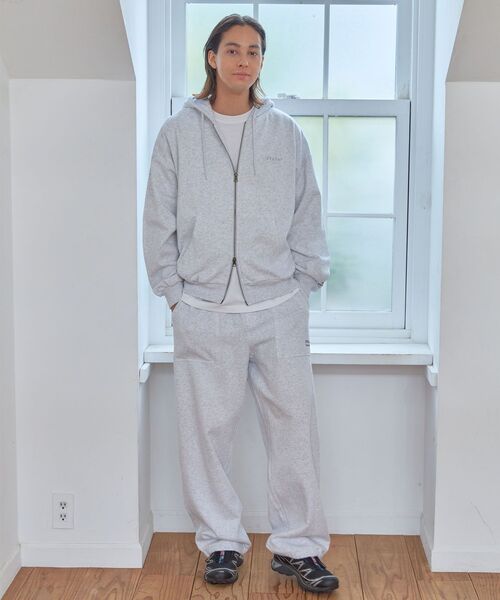 FFEIN(フェイン)の「【FFEIN(フェイン)】ワンポイントロゴジップパーカー / 刺繍 ワンポイント シンプル ノームコア 綺麗目(パーカー・メンズ・ブルー/レッド/ネイビー/アッシュグレー/ブラック・LARGE/SMALL/MEDIUM)」の11枚目の写真