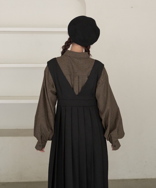 INTER FACTORY(インターファクトリー)の「mero - 前後2wayプリーツジャンパースカート made in INTER FACTORY(ジャンパースカート・レディース・ブラック/ブラウン・FREE)」の3枚目の写真