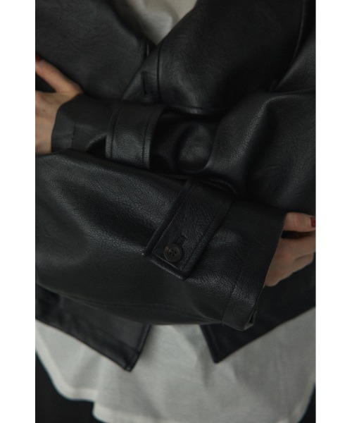 BLACK BY MOUSSY(ブラックバイマウジー)の「fake leather wide blouson(フェイクレザーワイドブルゾン)(ブルゾン・レディース・ブラウン/ブラック・FREE)」の3枚目の写真
