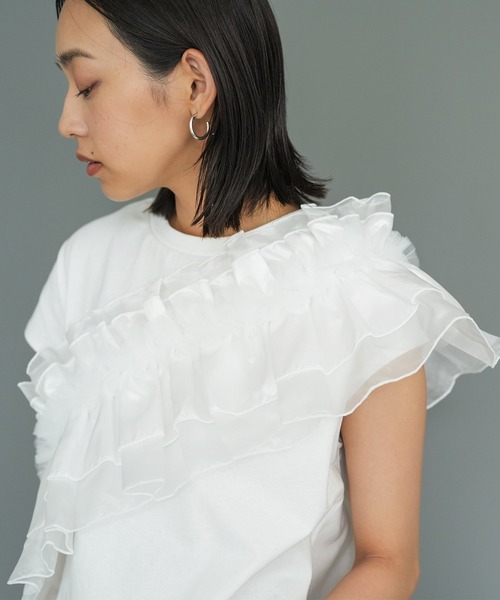 mili an deni(ミリアンデニ)の「異素材アシメフリルTシャツ(Tシャツ/カットソー・レディース・チャコールグレー/オフホワイト・M)」の4枚目の写真