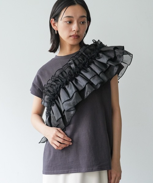 mili an deni(ミリアンデニ)の「異素材アシメフリルTシャツ(Tシャツ/カットソー・レディース・チャコールグレー/オフホワイト・M)」の8枚目の写真