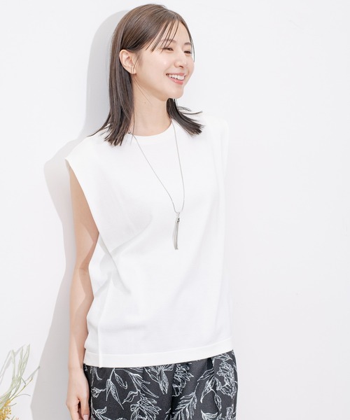 Jayro(ジャイロ)の「脇タックノースリーブニットプルオーバー(Tシャツ/カットソー・レディース・ホワイト系その他/ホワイト系その他2/ブルー/ブラック・M)」の2枚目の写真