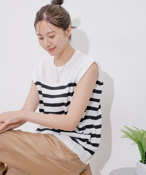 Jayro(ジャイロ)の「脇タックノースリーブニットプルオーバー(Tシャツ/カットソー・レディース・ホワイト系その他/ホワイト系その他2/ブルー/ブラック・M)」の3枚目の写真