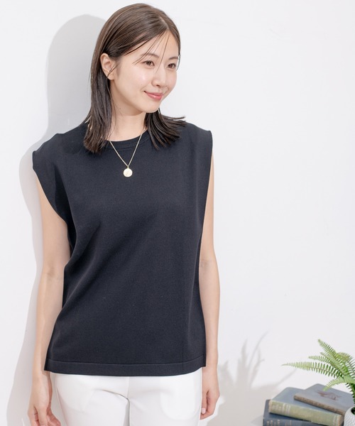 Jayro(ジャイロ)の「脇タックノースリーブニットプルオーバー(Tシャツ/カットソー・レディース・ホワイト系その他/ホワイト系その他2/ブルー/ブラック・M)」の4枚目の写真