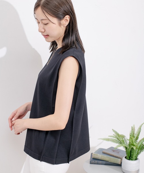 Jayro(ジャイロ)の「脇タックノースリーブニットプルオーバー(Tシャツ/カットソー・レディース・ホワイト系その他/ホワイト系その他2/ブルー/ブラック・M)」の6枚目の写真