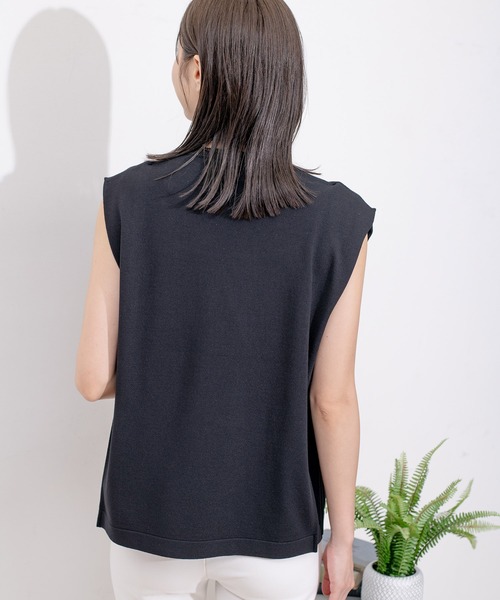 Jayro(ジャイロ)の「脇タックノースリーブニットプルオーバー(Tシャツ/カットソー・レディース・ホワイト系その他/ホワイト系その他2/ブルー/ブラック・M)」の7枚目の写真