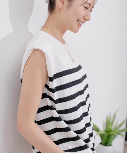 Jayro(ジャイロ)の「脇タックノースリーブニットプルオーバー(Tシャツ/カットソー・レディース・ホワイト系その他/ホワイト系その他2/ブルー/ブラック・M)」の21枚目の写真