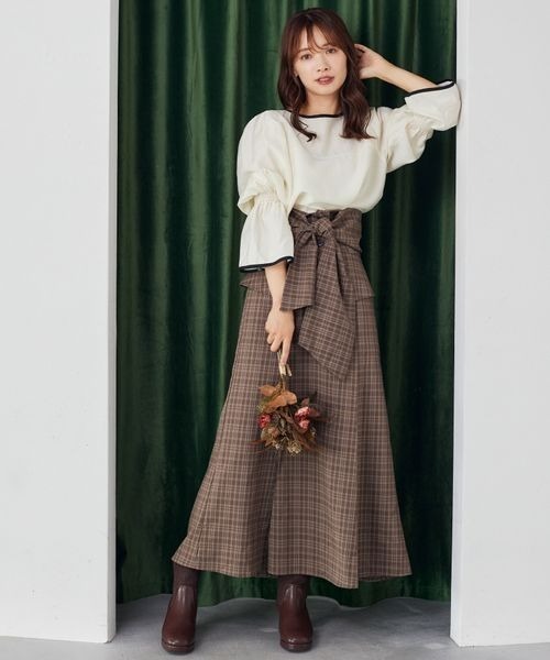 mysty woman（ミスティウーマン）の「バイカラー2WAYブラウス　150058（シャツ/ブラウス・レディース・アイボリー/ブラック/ベージュ・FREE）」の4枚目の写真