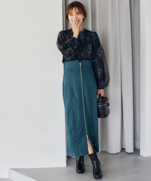 mysty woman(ミスティウーマン)の「スエードライクzipナロースカート 149762(スカート・レディース・グリーン/ベージュ/チャコールグレー・FREE)」の4枚目の写真