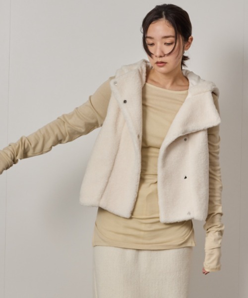 NERGY(ナージー)の「フェイクファーベスト(その他アウター・レディース・ホワイト/ベージュ系その他・FREE)」の1枚目の写真