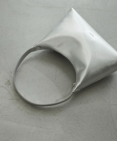 ADAM ET ROPE'(アダムエロペ)の「【STANDOIL(スタンドオイル)】 Plump Bag(ハンドバッグ・レディース・ブラック/ピンク/シルバー/クリーム・FREE)」の19枚目の写真