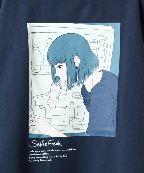 ZIP FIVE(ジップファイブ)の「【Selfie freak】 イラスト バックプリント セルフィーフリッジガール スウェット トレーナー / 長袖(スウェット・メンズ・ブラック/ネイビー/ライトベージュ/オートミール・X-LARGE/LARGE/MEDIUM)」の15枚目の写真