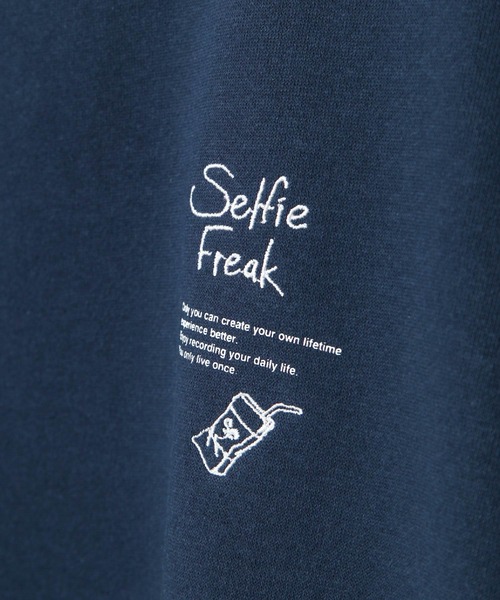 ZIP FIVE(ジップファイブ)の「【Selfie freak】 イラスト バックプリント セルフィーフリッジガール スウェット トレーナー / 長袖(スウェット・メンズ・ブラック/ネイビー/ライトベージュ/オートミール・X-LARGE/LARGE/MEDIUM)」の18枚目の写真