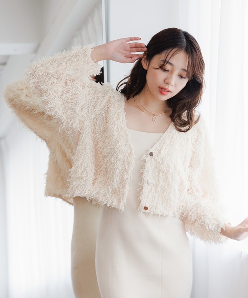 mysty woman(ミスティウーマン)の「フラッフィーVネックロングスリーブニット 232601(カーディガン/ボレロ・レディース・グレイッシュブルー/アイボリー/ブラック・FREE)」の2枚目の写真