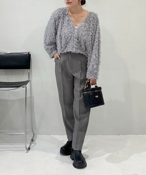 mysty woman(ミスティウーマン)の「フラッフィーVネックロングスリーブニット 232601(カーディガン/ボレロ・レディース・グレイッシュブルー/アイボリー/ブラック・FREE)」の9枚目の写真