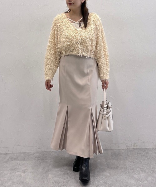 mysty woman(ミスティウーマン)の「フラッフィーVネックロングスリーブニット 232601(カーディガン/ボレロ・レディース・グレイッシュブルー/アイボリー/ブラック・FREE)」の20枚目の写真