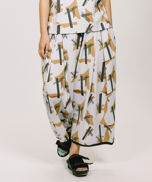 sneeuw(スニュウ)の「コンポジションドローパンツ(その他パンツ・レディース・ライトグレー/ベージュ・ONESIZE)」の2枚目の写真