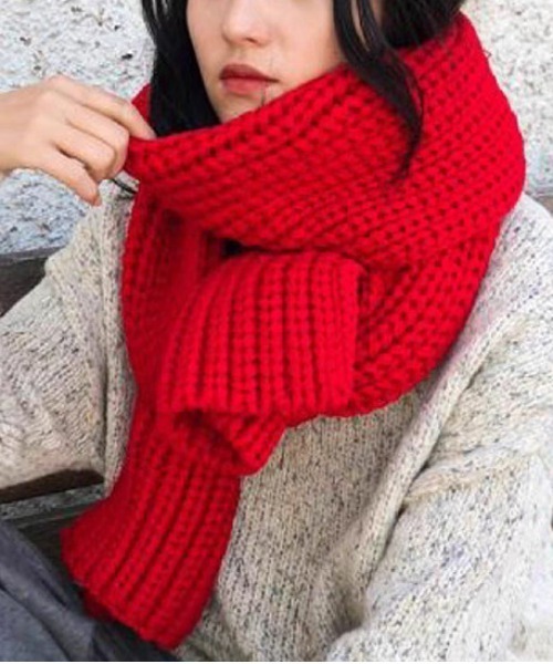 VIBGYOR Women(ヴィブジョー ウィメン)の「【urge select】リブ編み 無地 ローゲージ ニットマフラー(マフラー・レディース・オフホワイト/グレー/ブラック/ピンク/レッド/イエロー/ブラウン・FREE)」の7枚目の写真