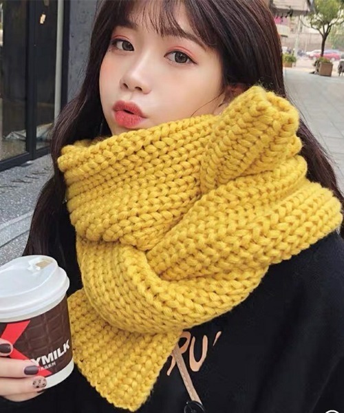 VIBGYOR Women(ヴィブジョー ウィメン)の「【urge select】リブ編み 無地 ローゲージ ニットマフラー(マフラー・レディース・オフホワイト/グレー/ブラック/ピンク/レッド/イエロー/ブラウン・FREE)」の5枚目の写真