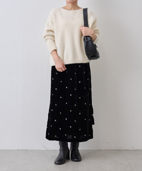 BEARDSLEY(ビアズリー)の「小花刺繍ベルベットスカート(スカート・レディース・ブラック・FREE)」の2枚目の写真