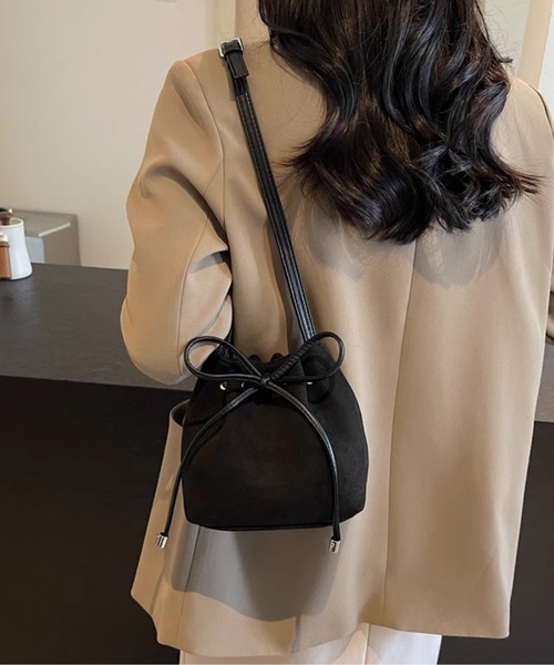 FREE STYLISTS(フリー スタイリスト)の「Y2K リボン エコレザー巾着バッグ 2way(ショルダーバッグ・レディース・ライトブラウン/ブラック/ブラウン/ダークブラウン・FREE)」の9枚目の写真