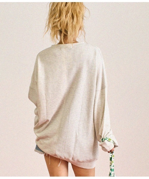 anap mimpi（アナップミンピ）の「ワッフル×裏毛スウェット 異素材 切り替え　トップス（スウェット・レディース・ダークグレー/モカ/キナリ・FREE）」の7枚目の写真