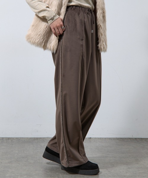 COLONY 2139（コロニートゥーワンスリーナイン）の「ベロアラメラインパンツ（その他パンツ・レディース・ブラック/チャコールグレー/ブラウン・FREE）」の3枚目の写真