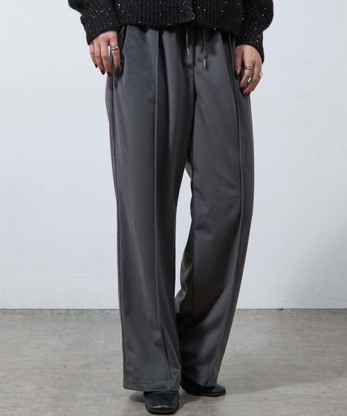 COLONY 2139（コロニートゥーワンスリーナイン）の「ベロアラメラインパンツ（その他パンツ・レディース・ブラック/チャコールグレー/ブラウン・FREE）」の2枚目の写真