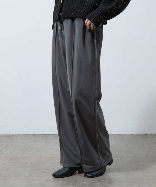 COLONY 2139（コロニートゥーワンスリーナイン）の「ベロアラメラインパンツ（その他パンツ・レディース・ブラック/チャコールグレー/ブラウン・FREE）」の20枚目の写真