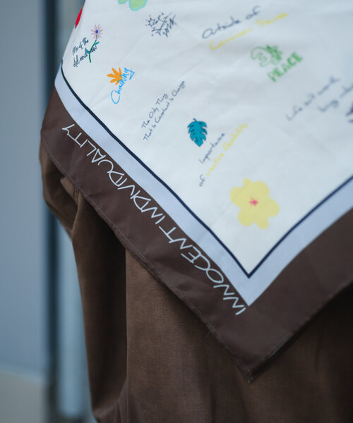 Kastane（カスタネ）の「SIXSENCE ランダムロゴスカーフ（バンダナ/スカーフ・レディース・ブラウン・FREE）」の15枚目の写真