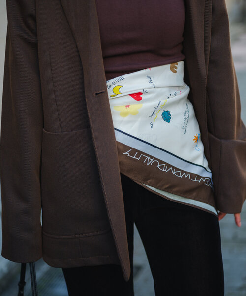 Kastane（カスタネ）の「SIXSENCE ランダムロゴスカーフ（バンダナ/スカーフ・レディース・ブラウン・FREE）」の19枚目の写真