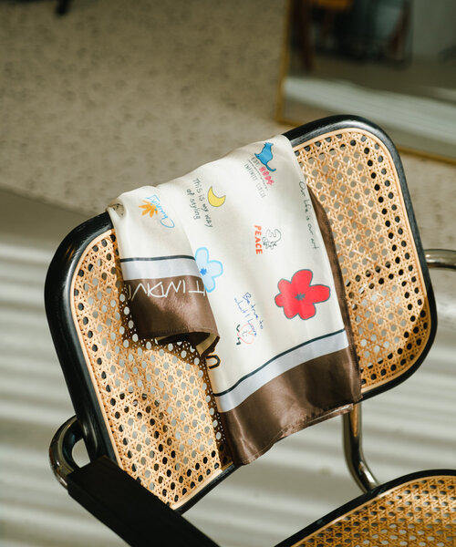 Kastane（カスタネ）の「SIXSENCE ランダムロゴスカーフ（バンダナ/スカーフ・レディース・ブラウン・FREE）」の22枚目の写真