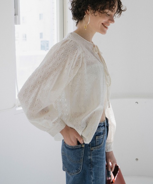 Doux archives（ドゥアルシーヴ）の「カットレース2wayブラウス（シャツ/ブラウス・レディース・アイボリー/ブラック・FREE）」の5枚目の写真