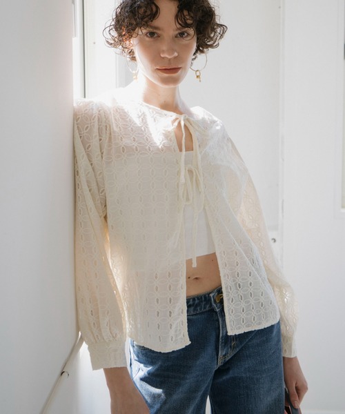 Doux archives（ドゥアルシーヴ）の「カットレース2wayブラウス（シャツ/ブラウス・レディース・アイボリー/ブラック・FREE）」の6枚目の写真