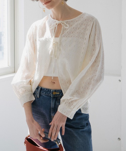 Doux archives（ドゥアルシーヴ）の「カットレース2wayブラウス（シャツ/ブラウス・レディース・アイボリー/ブラック・FREE）」の4枚目の写真