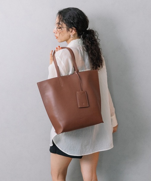 Beau're（ヴュレ）の「BEAURE ヴュレ パスケース付き A4 トート（トートバッグ・レディース・ペールイエロー/ブラック/ベージュ/シルバー/ブラウン・FREE）」の15枚目の写真