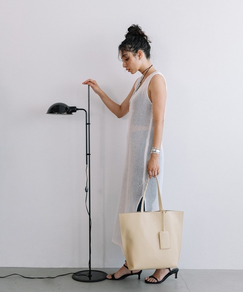 Beau're（ヴュレ）の「BEAURE ヴュレ パスケース付き A4 トート（トートバッグ・レディース・ペールイエロー/ブラック/ベージュ/シルバー/ブラウン・FREE）」の17枚目の写真