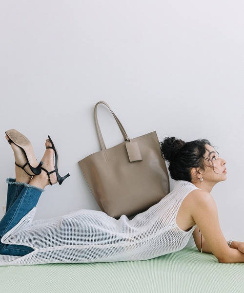 Beau're（ヴュレ）の「BEAURE ヴュレ パスケース付き A4 トート（トートバッグ・レディース・ペールイエロー/ブラック/ベージュ/シルバー/ブラウン・FREE）」の19枚目の写真