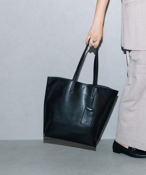 Beau're（ヴュレ）の「BEAURE ヴュレ パスケース付き A4 トート（トートバッグ・レディース・ペールイエロー/ブラック/ベージュ/シルバー/ブラウン・FREE）」の9枚目の写真