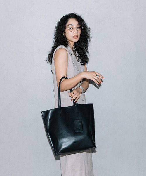 Beau're（ヴュレ）の「BEAURE ヴュレ パスケース付き A4 トート（トートバッグ・レディース・ペールイエロー/ブラック/ベージュ/シルバー/ブラウン・FREE）」の10枚目の写真